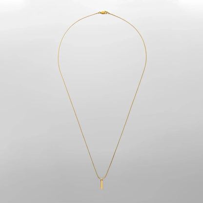 LUXE SQUARE PENDANT NECKLACE