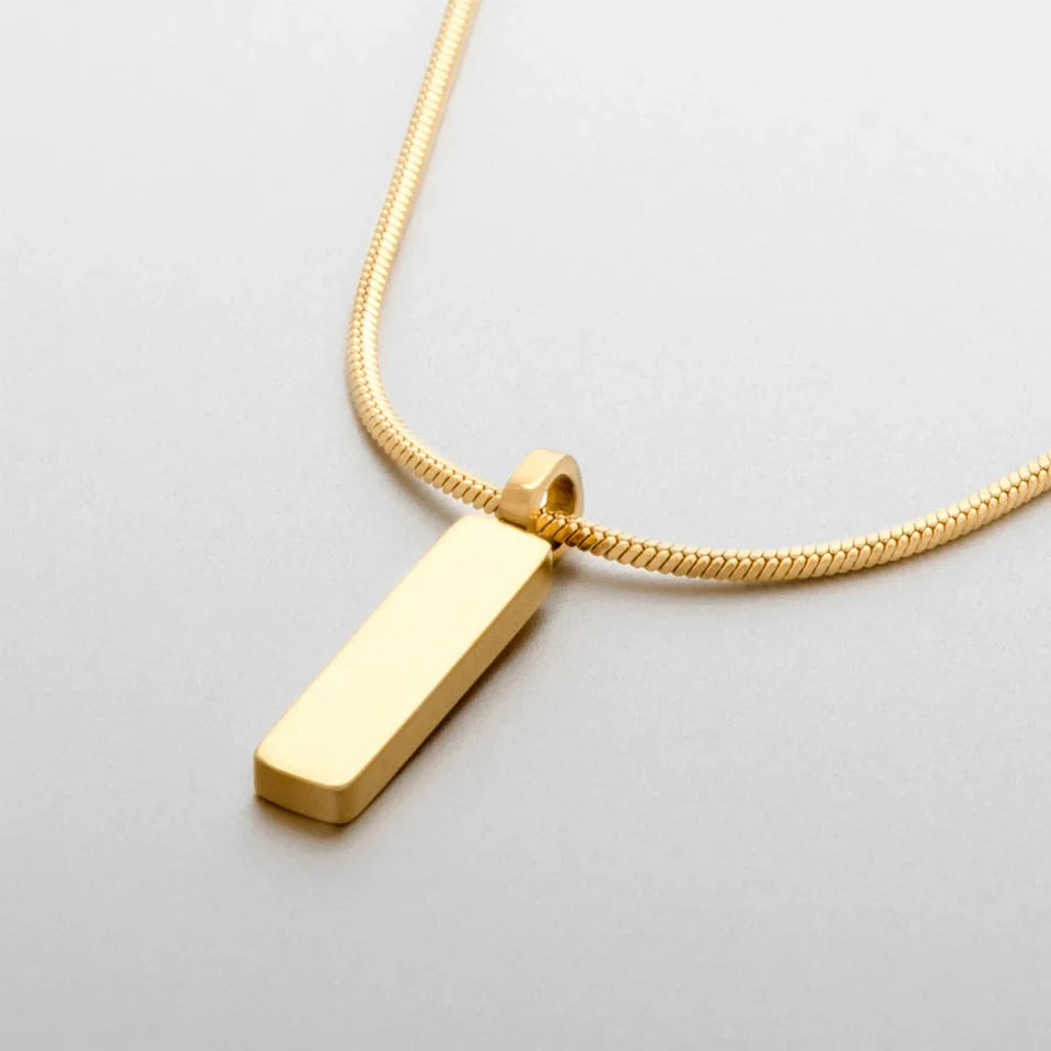 LUXE SQUARE PENDANT NECKLACE